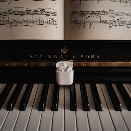 /steinway.com-americas/news/press-releases/steinway-to-launch-official-apple-music-curator-profile